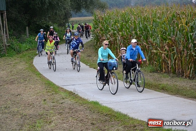 Zdjęcie w galerii na portalu naszraciborz.pl: Ponad dwustu cyklistów na otwarciu nowej ścieżki rowerowej - Hackiej Cesty wiadomości z regionu