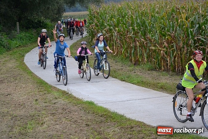 Zdjęcie w galerii na portalu naszraciborz.pl: Ponad dwustu cyklistów na otwarciu nowej ścieżki rowerowej - Hackiej Cesty wiadomości z regionu