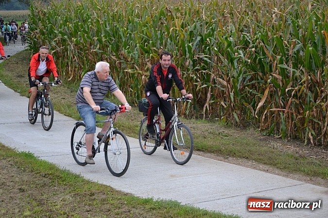 Zdjęcie w galerii na portalu naszraciborz.pl: Ponad dwustu cyklistów na otwarciu nowej ścieżki rowerowej - Hackiej Cesty wiadomości z regionu
