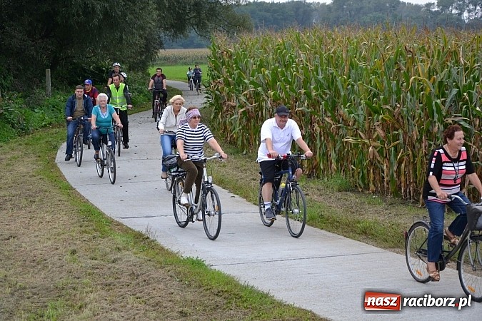 Zdjęcie w galerii na portalu naszraciborz.pl: Ponad dwustu cyklistów na otwarciu nowej ścieżki rowerowej - Hackiej Cesty wiadomości z regionu
