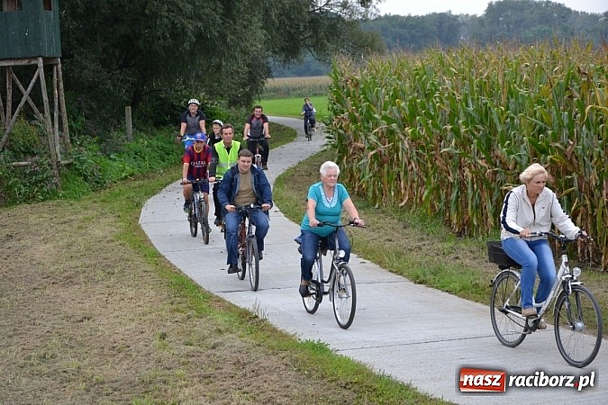 Zdjęcie w galerii na portalu naszraciborz.pl: Ponad dwustu cyklistów na otwarciu nowej ścieżki rowerowej - Hackiej Cesty wiadomości z regionu