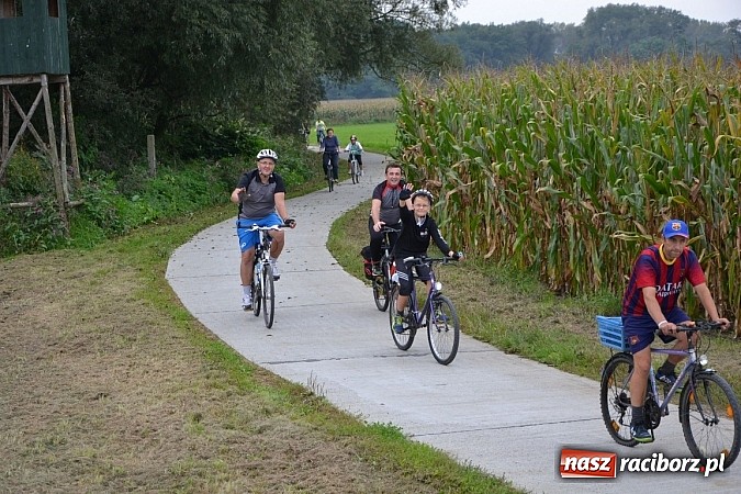 Zdjęcie w galerii na portalu naszraciborz.pl: Ponad dwustu cyklistów na otwarciu nowej ścieżki rowerowej - Hackiej Cesty wiadomości z regionu