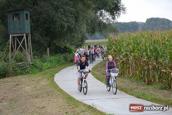 Zdjęcie w galerii na portalu naszraciborz.pl: Ponad dwustu cyklistów na otwarciu nowej ścieżki rowerowej - Hackiej Cesty wiadomości z regionu