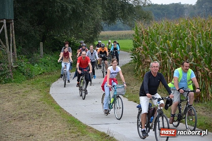 Zdjęcie w galerii na portalu naszraciborz.pl: Ponad dwustu cyklistów na otwarciu nowej ścieżki rowerowej - Hackiej Cesty wiadomości z regionu