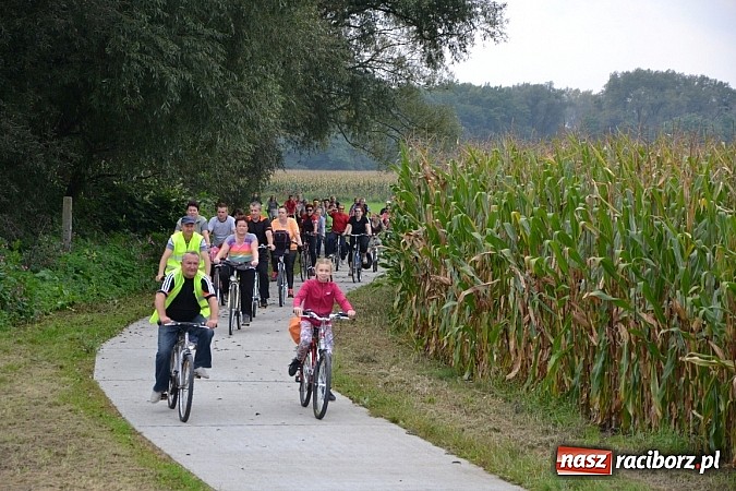 Zdjęcie w galerii na portalu naszraciborz.pl: Ponad dwustu cyklistów na otwarciu nowej ścieżki rowerowej - Hackiej Cesty wiadomości z regionu