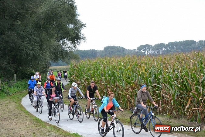 Zdjęcie w galerii na portalu naszraciborz.pl: Ponad dwustu cyklistów na otwarciu nowej ścieżki rowerowej - Hackiej Cesty wiadomości z regionu