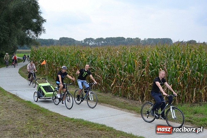 Zdjęcie w galerii na portalu naszraciborz.pl: Ponad dwustu cyklistów na otwarciu nowej ścieżki rowerowej - Hackiej Cesty wiadomości z regionu
