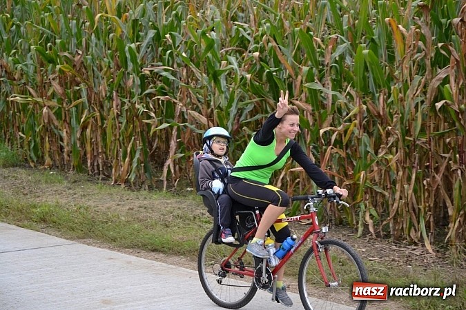 Zdjęcie w galerii na portalu naszraciborz.pl: Ponad dwustu cyklistów na otwarciu nowej ścieżki rowerowej - Hackiej Cesty wiadomości z regionu