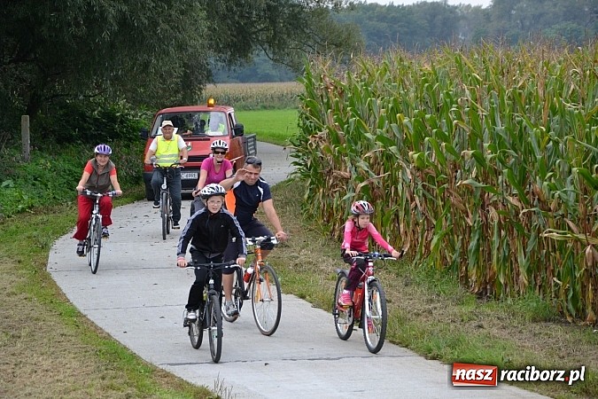 Zdjęcie w galerii na portalu naszraciborz.pl: Ponad dwustu cyklistów na otwarciu nowej ścieżki rowerowej - Hackiej Cesty wiadomości z regionu