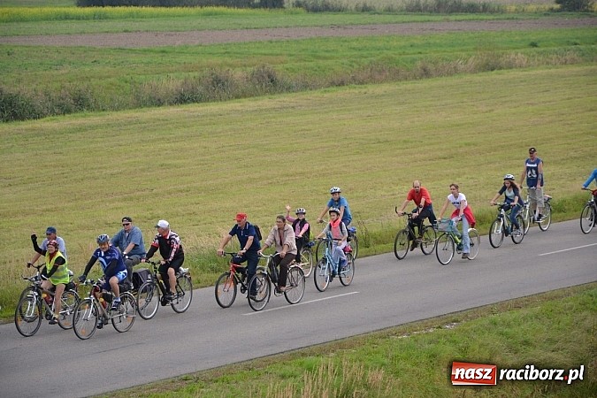 Zdjęcie w galerii na portalu naszraciborz.pl: Ponad dwustu cyklistów na otwarciu nowej ścieżki rowerowej - Hackiej Cesty wiadomości z regionu