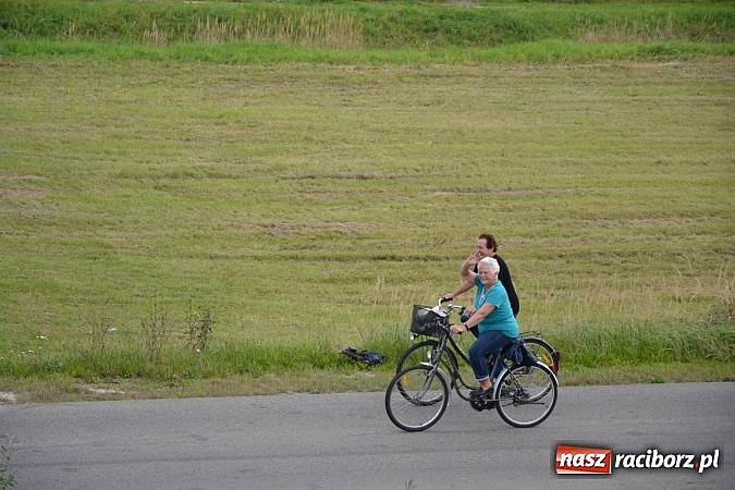 Zdjęcie w galerii na portalu naszraciborz.pl: Ponad dwustu cyklistów na otwarciu nowej ścieżki rowerowej - Hackiej Cesty wiadomości z regionu