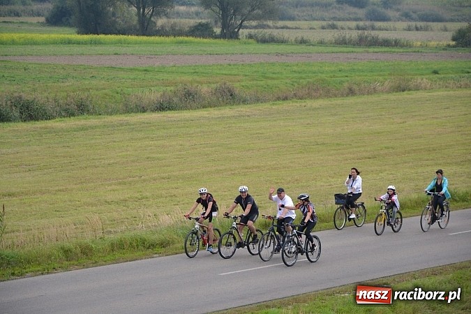 Zdjęcie w galerii na portalu naszraciborz.pl: Ponad dwustu cyklistów na otwarciu nowej ścieżki rowerowej - Hackiej Cesty wiadomości z regionu