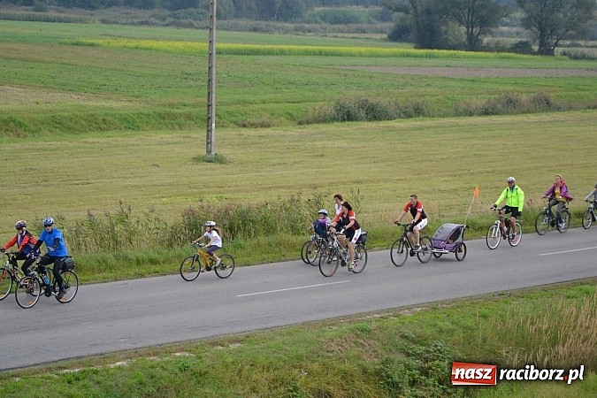 Zdjęcie w galerii na portalu naszraciborz.pl: Ponad dwustu cyklistów na otwarciu nowej ścieżki rowerowej - Hackiej Cesty wiadomości z regionu