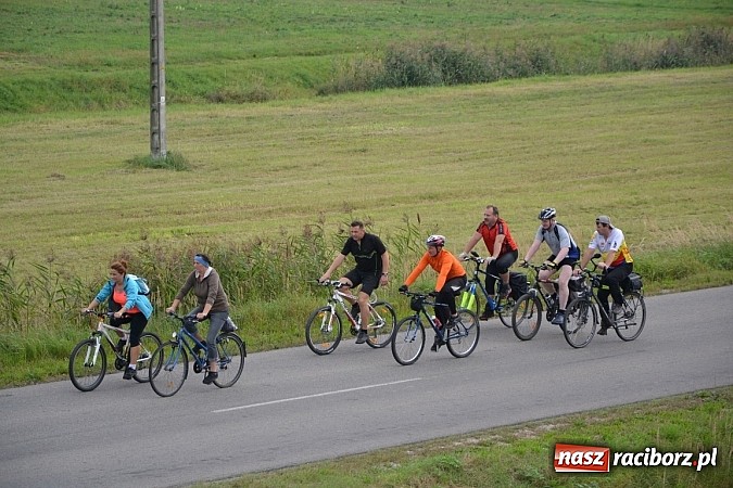Zdjęcie w galerii na portalu naszraciborz.pl: Ponad dwustu cyklistów na otwarciu nowej ścieżki rowerowej - Hackiej Cesty wiadomości z regionu