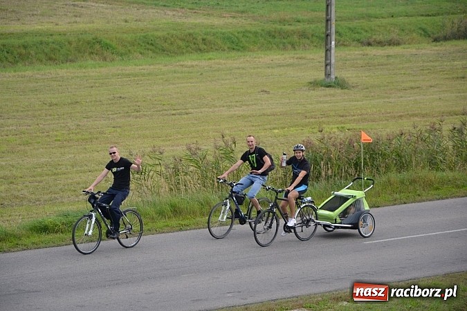Zdjęcie w galerii na portalu naszraciborz.pl: Ponad dwustu cyklistów na otwarciu nowej ścieżki rowerowej - Hackiej Cesty wiadomości z regionu