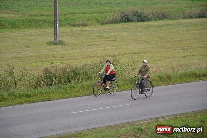 Zdjęcie w galerii na portalu naszraciborz.pl: Ponad dwustu cyklistów na otwarciu nowej ścieżki rowerowej - Hackiej Cesty wiadomości z regionu