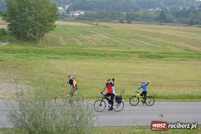Zdjęcie w galerii na portalu naszraciborz.pl: Ponad dwustu cyklistów na otwarciu nowej ścieżki rowerowej - Hackiej Cesty wiadomości z regionu
