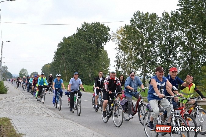 Zdjęcie w galerii na portalu naszraciborz.pl: Ponad dwustu cyklistów na otwarciu nowej ścieżki rowerowej - Hackiej Cesty wiadomości z regionu