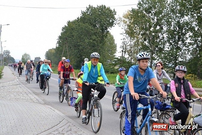 Zdjęcie w galerii na portalu naszraciborz.pl: Ponad dwustu cyklistów na otwarciu nowej ścieżki rowerowej - Hackiej Cesty wiadomości z regionu