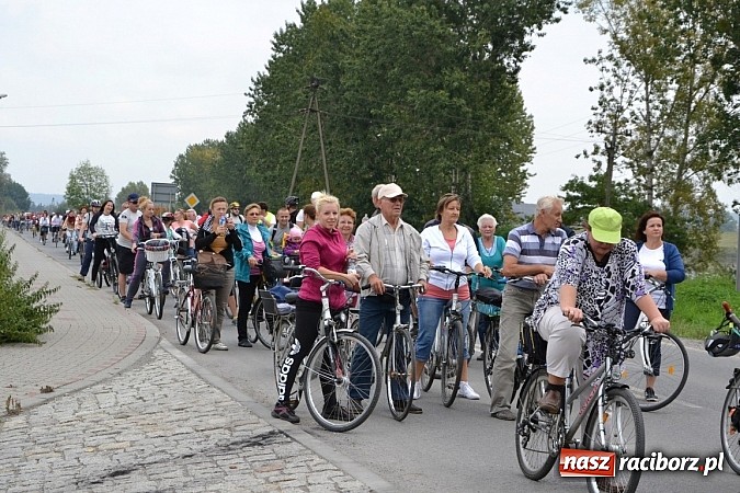 Zdjęcie w galerii na portalu naszraciborz.pl: Ponad dwustu cyklistów na otwarciu nowej ścieżki rowerowej - Hackiej Cesty wiadomości z regionu