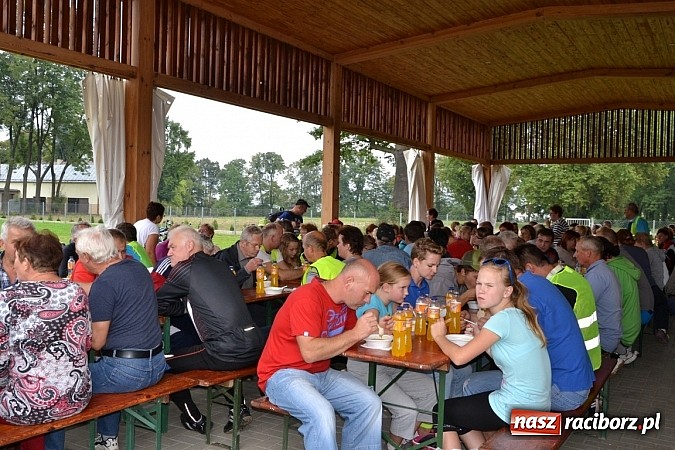 Zdjęcie w galerii na portalu naszraciborz.pl: Ponad dwustu cyklistów na otwarciu nowej ścieżki rowerowej - Hackiej Cesty wiadomości z regionu