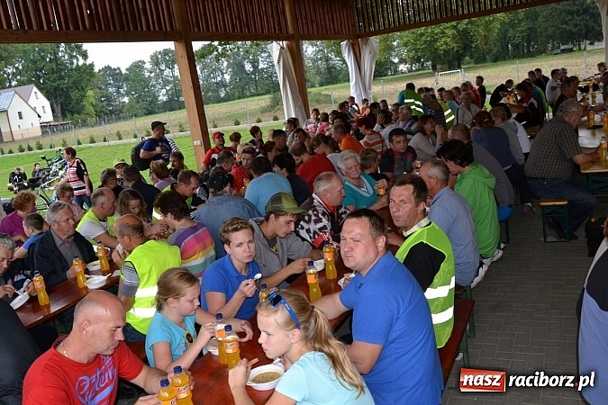 Zdjęcie w galerii na portalu naszraciborz.pl: Ponad dwustu cyklistów na otwarciu nowej ścieżki rowerowej - Hackiej Cesty wiadomości z regionu