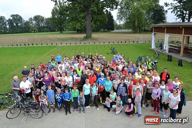 Zdjęcie w galerii na portalu naszraciborz.pl: Ponad dwustu cyklistów na otwarciu nowej ścieżki rowerowej - Hackiej Cesty wiadomości z regionu