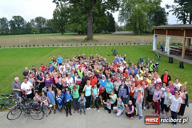 Zdjęcie w galerii na portalu naszraciborz.pl: Ponad dwustu cyklistów na otwarciu nowej ścieżki rowerowej - Hackiej Cesty wiadomości z regionu