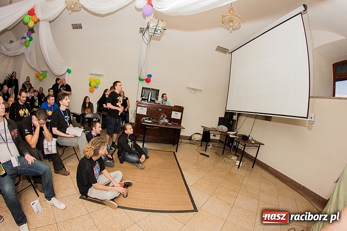 Zdjęcie w galerii na portalu naszraciborz.pl: Dzień celebracji Riverwash. Miłośnicy starych platform zjechali do Raciborza wiadomości z regionu