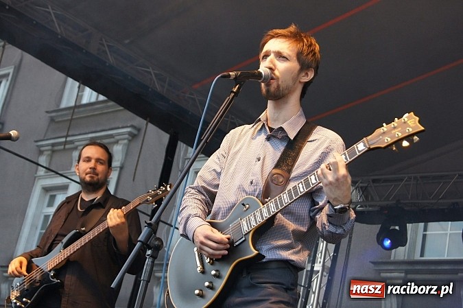 Zdjęcie w galerii na portalu naszraciborz.pl: Finał Festiwalu Zespoł&oacute;w Młodzieżowych na raciborskim rynku wiadomości z regionu