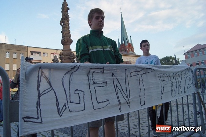 Zdjęcie w galerii na portalu naszraciborz.pl: Finał Festiwalu Zespoł&oacute;w Młodzieżowych na raciborskim rynku wiadomości z regionu