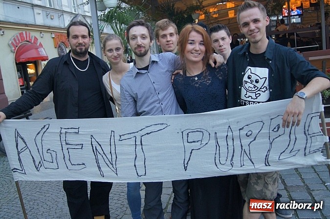 Zdjęcie w galerii na portalu naszraciborz.pl: Finał Festiwalu Zespoł&oacute;w Młodzieżowych na raciborskim rynku wiadomości z regionu