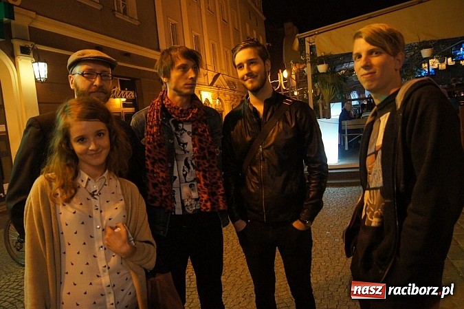 Zdjęcie w galerii na portalu naszraciborz.pl: Finał Festiwalu Zespoł&oacute;w Młodzieżowych na raciborskim rynku wiadomości z regionu