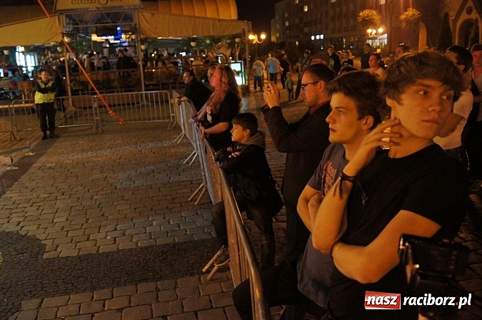 Zdjęcie w galerii na portalu naszraciborz.pl: Finał Festiwalu Zespoł&oacute;w Młodzieżowych na raciborskim rynku wiadomości z regionu