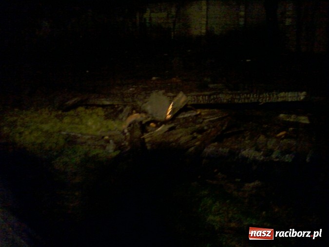 Zdjęcie w galerii na portalu naszraciborz.pl: Pożar budynku gospodarczego w Kuźni wiadomości z regionu