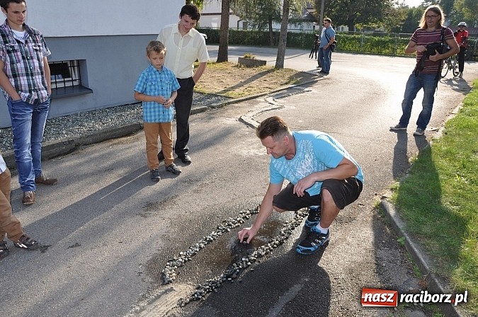 Zdjęcie w galerii na portalu naszraciborz.pl: Znamy nowych mistrz&oacute;w świata w grze w... kapsle wiadomości z regionu