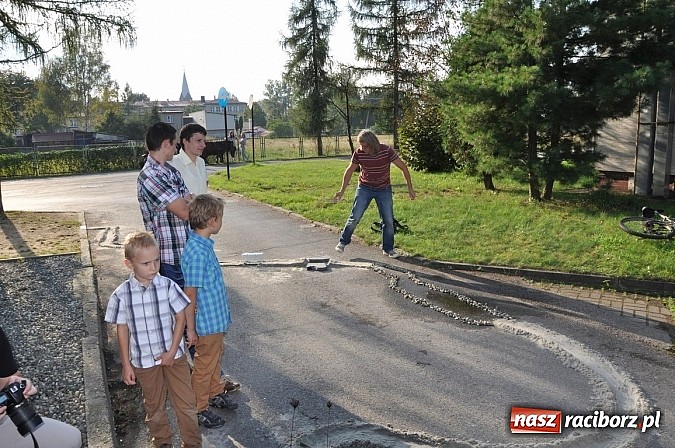 Zdjęcie w galerii na portalu naszraciborz.pl: Znamy nowych mistrz&oacute;w świata w grze w... kapsle wiadomości z regionu