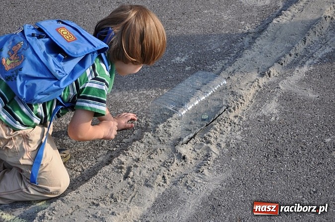 Zdjęcie w galerii na portalu naszraciborz.pl: Znamy nowych mistrz&oacute;w świata w grze w... kapsle wiadomości z regionu