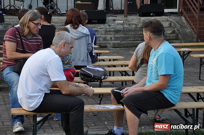 Zdjęcie w galerii na portalu naszraciborz.pl: Znamy nowych mistrz&oacute;w świata w grze w... kapsle wiadomości z regionu