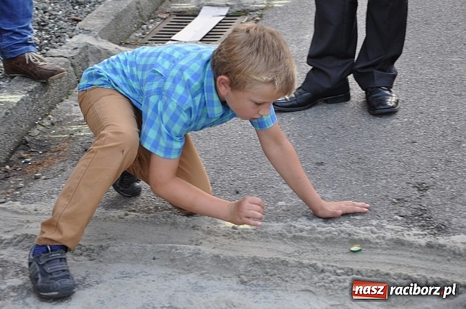 Zdjęcie w galerii na portalu naszraciborz.pl: Znamy nowych mistrz&oacute;w świata w grze w... kapsle wiadomości z regionu
