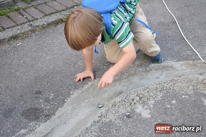 Zdjęcie w galerii na portalu naszraciborz.pl: Znamy nowych mistrz&oacute;w świata w grze w... kapsle wiadomości z regionu