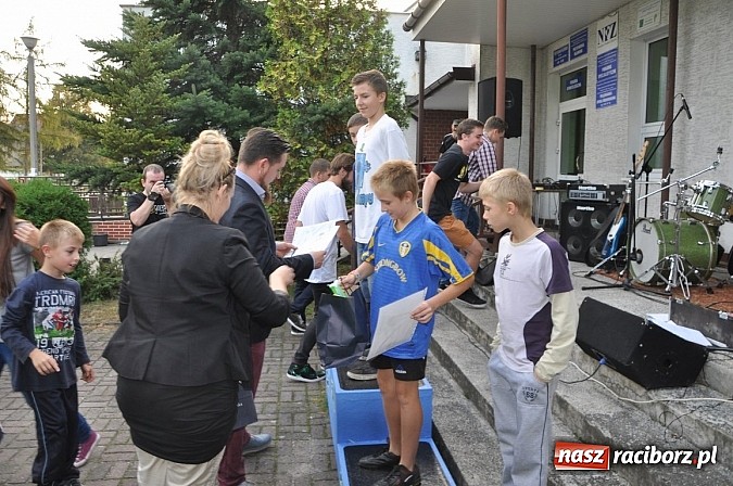 Zdjęcie w galerii na portalu naszraciborz.pl: Znamy nowych mistrz&oacute;w świata w grze w... kapsle wiadomości z regionu