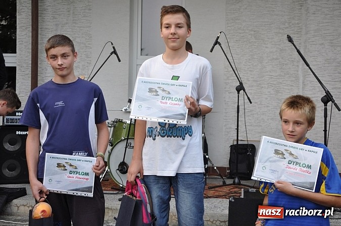 Zdjęcie w galerii na portalu naszraciborz.pl: Znamy nowych mistrz&oacute;w świata w grze w... kapsle wiadomości z regionu