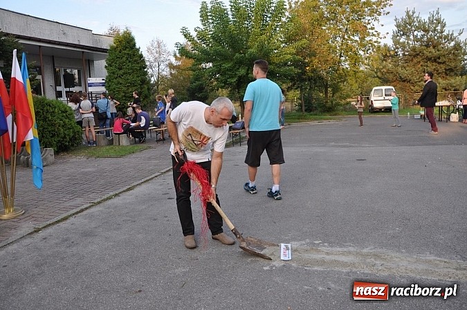 Zdjęcie w galerii na portalu naszraciborz.pl: Znamy nowych mistrz&oacute;w świata w grze w... kapsle wiadomości z regionu