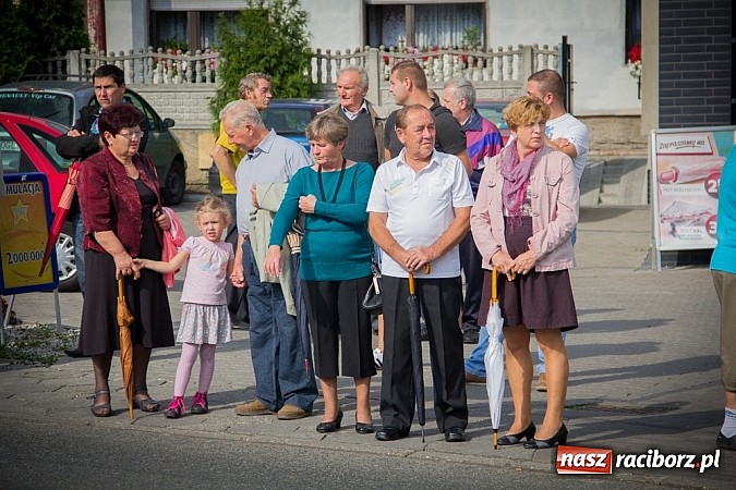 Zdjęcie w galerii na portalu naszraciborz.pl: Barwny korowód na dożynkach wiejskich w Pietrowicach Wielkich wiadomości z regionu