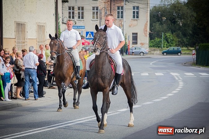 Zdjęcie w galerii na portalu naszraciborz.pl: Barwny korowód na dożynkach wiejskich w Pietrowicach Wielkich wiadomości z regionu
