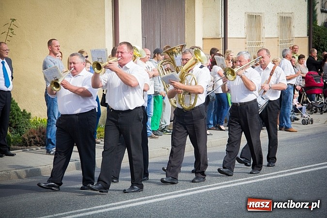 Zdjęcie w galerii na portalu naszraciborz.pl: Barwny korowód na dożynkach wiejskich w Pietrowicach Wielkich wiadomości z regionu