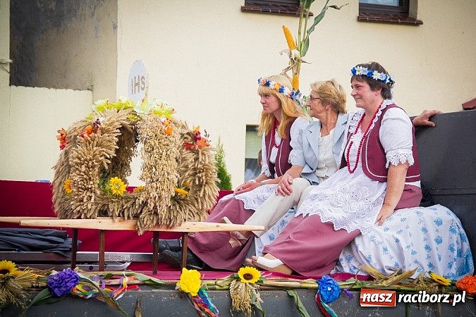 Zdjęcie w galerii na portalu naszraciborz.pl: Barwny korowód na dożynkach wiejskich w Pietrowicach Wielkich wiadomości z regionu