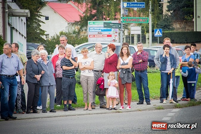 Zdjęcie w galerii na portalu naszraciborz.pl: Barwny korowód na dożynkach wiejskich w Pietrowicach Wielkich wiadomości z regionu