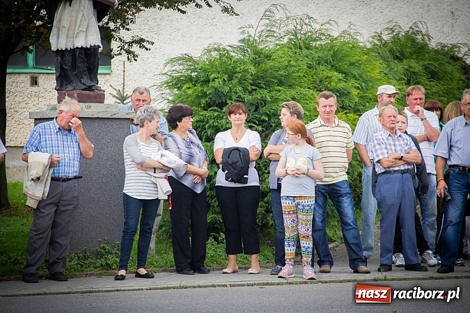 Zdjęcie w galerii na portalu naszraciborz.pl: Barwny korowód na dożynkach wiejskich w Pietrowicach Wielkich wiadomości z regionu